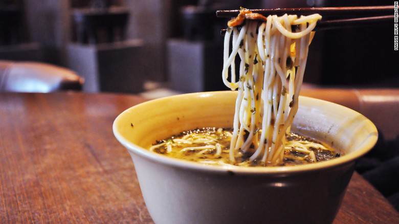 Món mỳ nổi tiếng của nhà hàng Kui Yuan Guan có 158 năm tuổi gồm măng, rau và thịt lợn băm. Ảnh: CNN