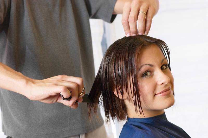 CON GÁI CÓ NÊN HỌC NGHÈ CẮT TÓC NAM BARBER HAY KHÔNG  Dạy nghề tóc cấp  tốc cắt tóc nam nữ học phí bảng giá địa chỉ